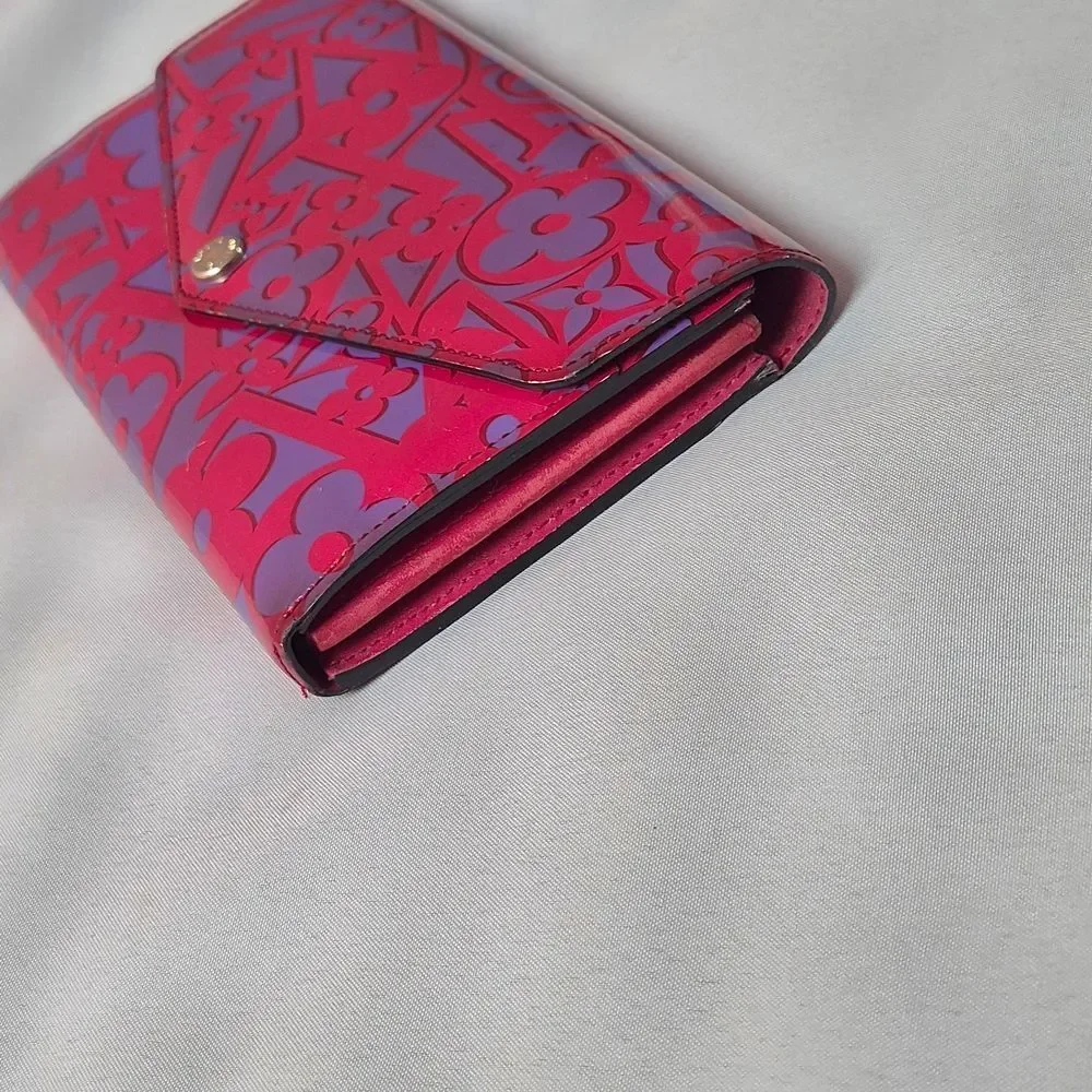 Authentic 🌸 Louis Vuitton Rose Indian Sweet Vernis Wallet